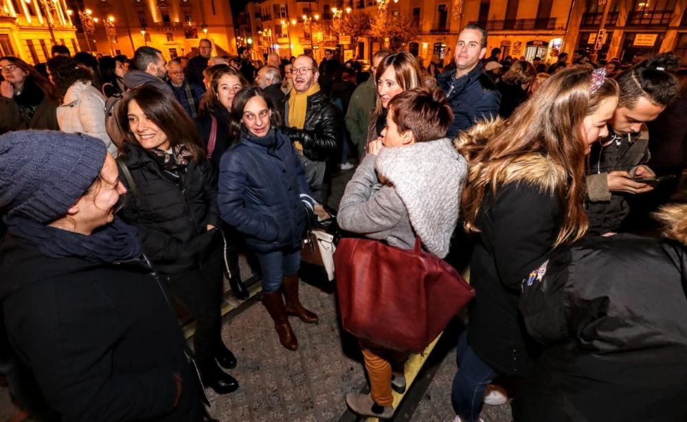 Más de 300 personas en la plaza de España de Alcoy