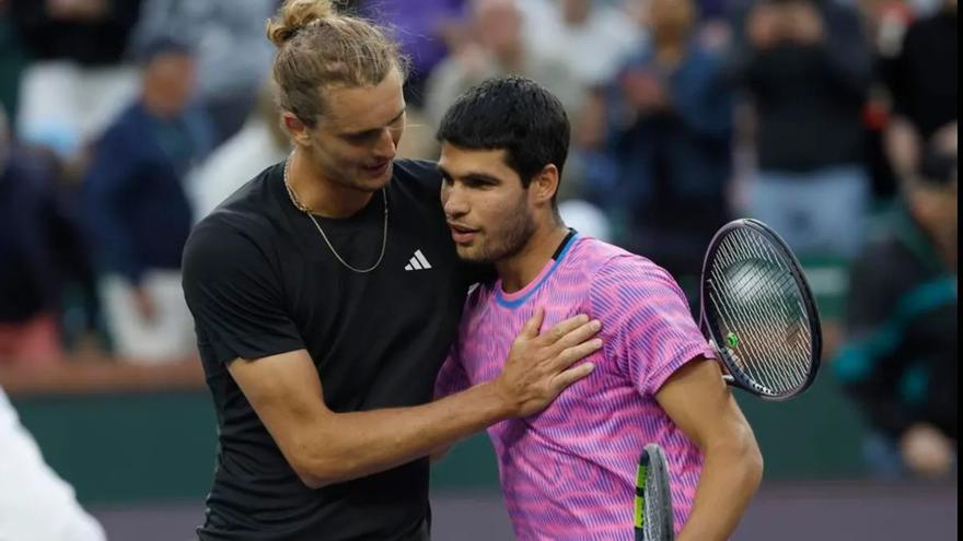 Ni Zverev ni las abejas frenan a Alcaraz, que jugará las semis con Sinner