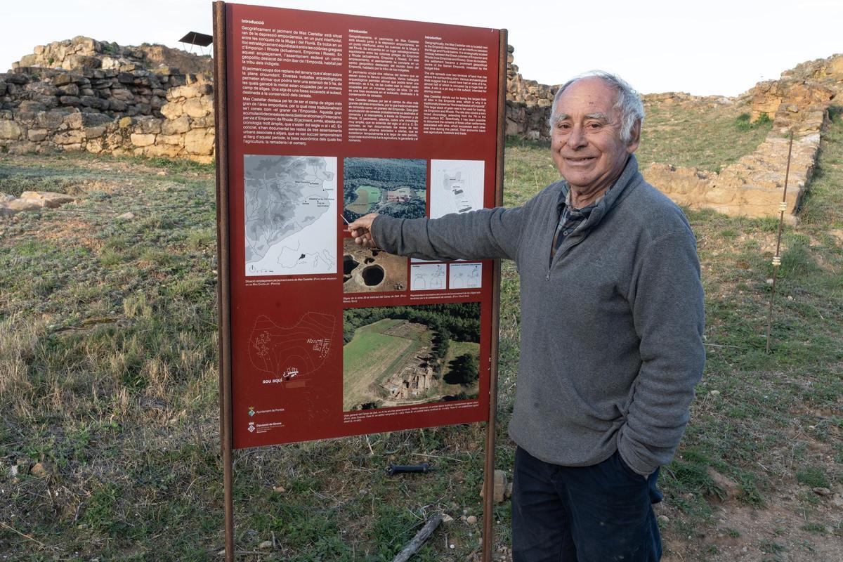 El propietari del Mas Castellar, Narcís Llavanera, va estudiar història i arqueologia per entendre millor tot el que havia succeït en aquella terra que l'envoltava.