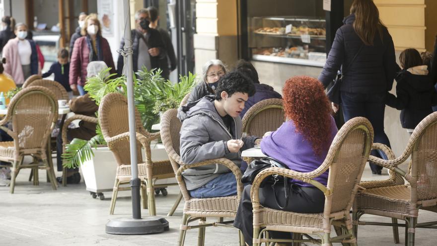 El Consell medita relajar las medidas en terrazas y gimnasios