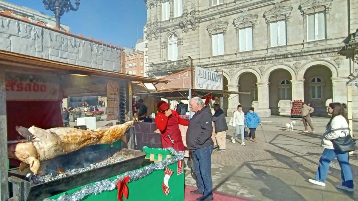El mercadillo navideño de María Pita el viernes de la primera semana de diciembre. |  LOC