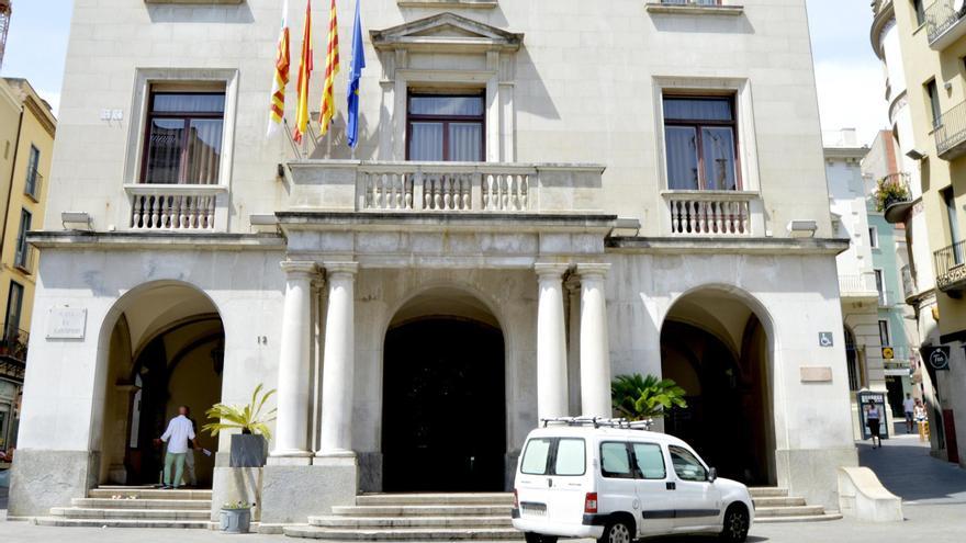 Façana de l'Ajuntament de Figueres.
