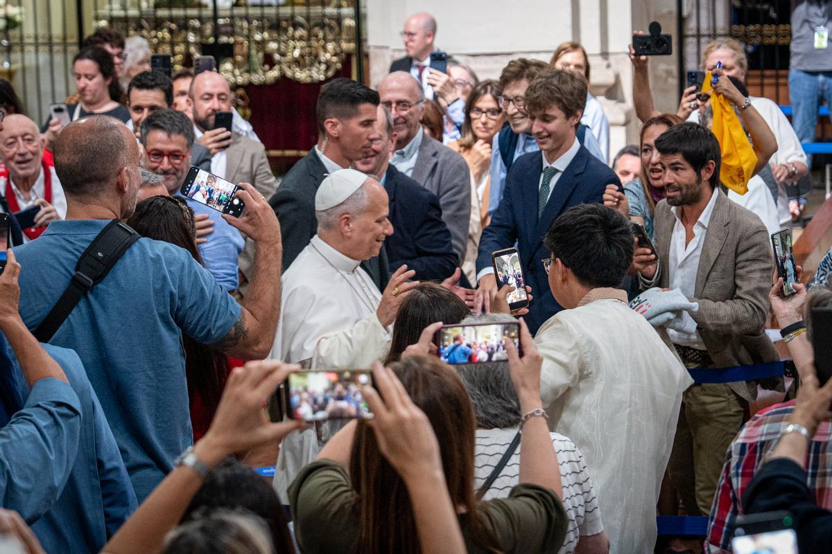 La visita del Papa León XIV en la parroquia de Sant Agustí del Raval