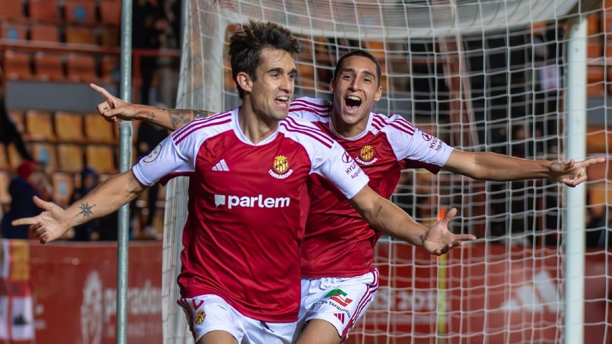 Gorostidi y Pablo celebran el gol del triunfo