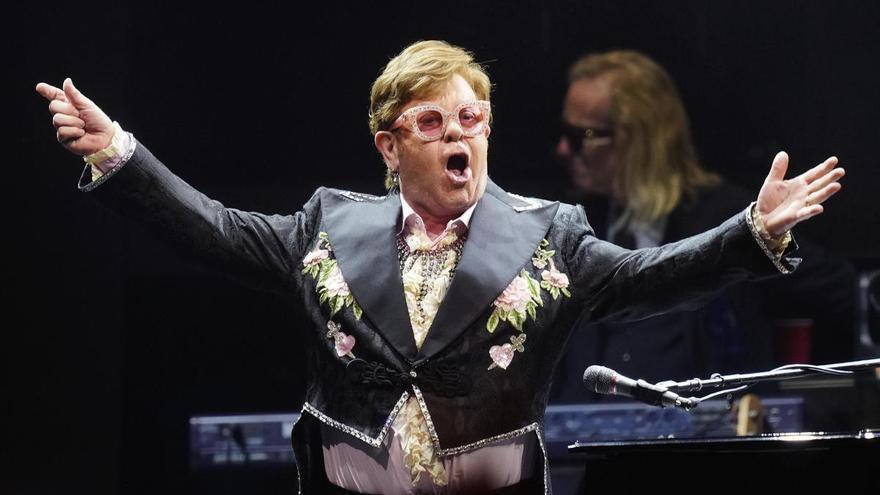 Elton John, dulce y vibrante melancolía en su despedida de Barcelona