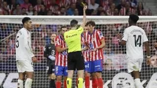 El Atlético tira de ironía (y de la RAE) para denunciar la campaña arbitral del Real Madrid