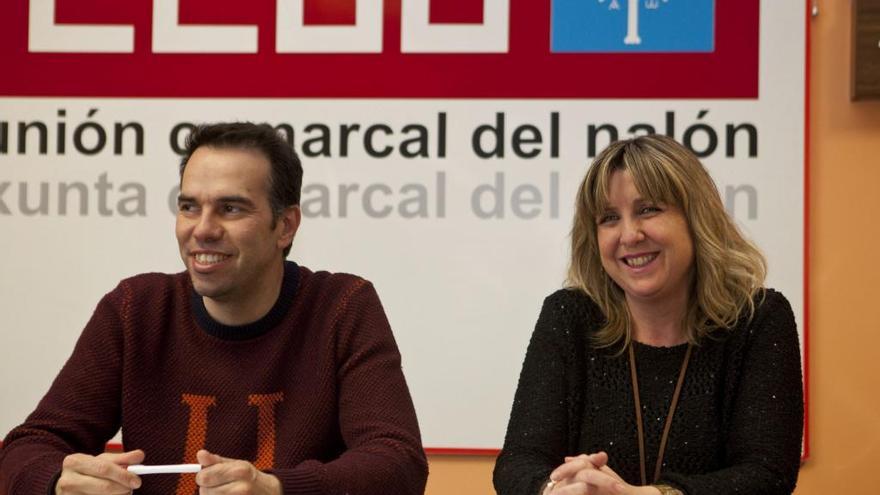 José Manuel Zapico y Esther Barbón, hoy, en la sede de CC OO del Nalón.