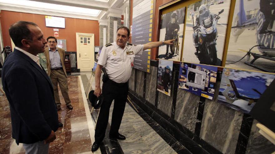 La exposición de reconocimiento al trabajo de la Guardia Civil y la Policía Nacional fue presentada ayer en la Subdelegación.