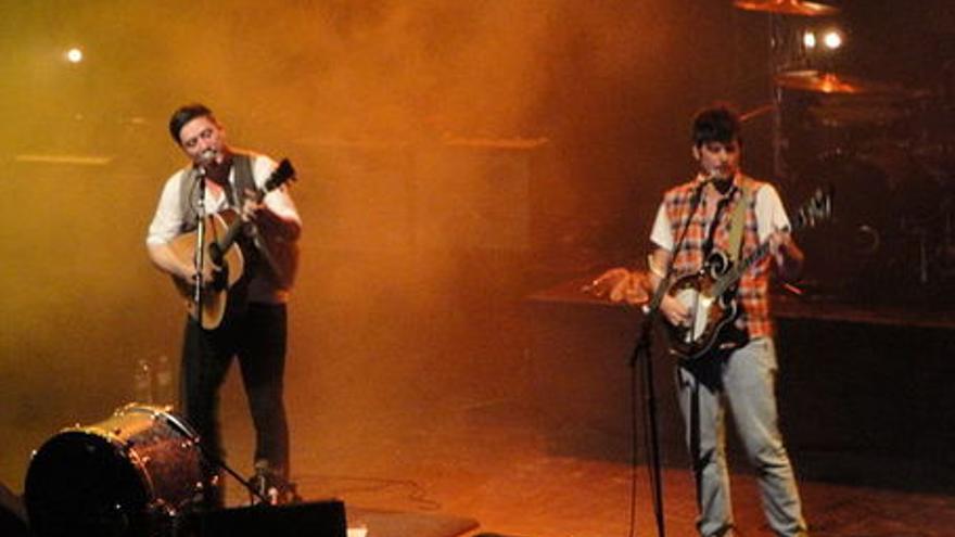Mumford &amp; Sons. Live from South Africa: Dust &amp; Thunder