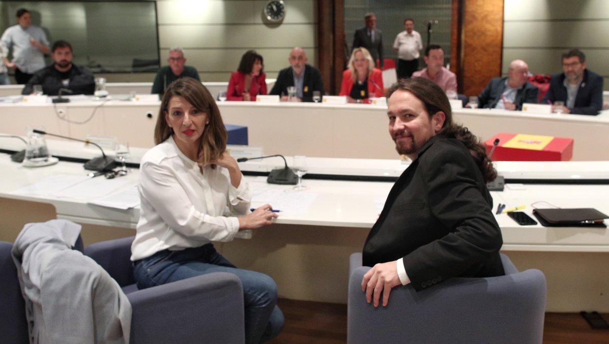 El vicepresidente del Gobierno de Derechos Sociales y Agenda 2030, Pablo Iglesias y la ministra de Trabajo y EconomÃ­a Social, Yolanda DÃ­az, posan juntos, antes de la reuniÃ³n con sindicatos agrarios de Extremadura y AndalucÃ­a, en Madrid (EspaÃ±a), a 14 de febrero de 2020.