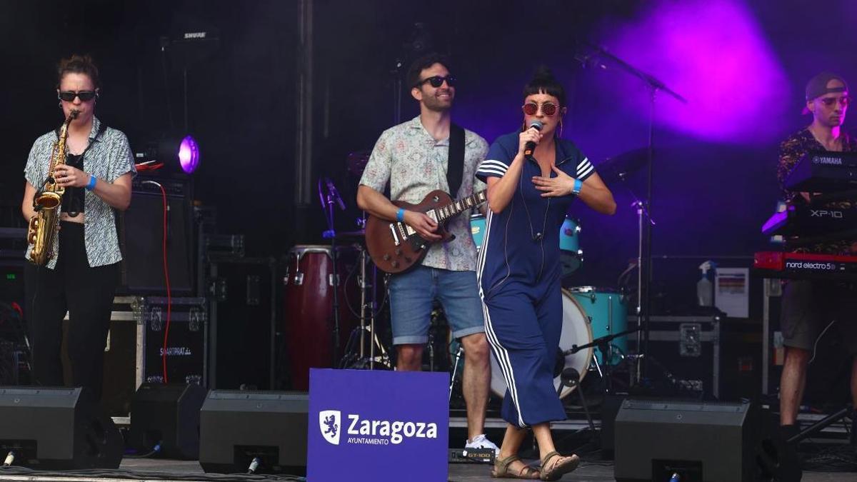 La plaza San Bruno ha acogido este domingo los conciertos de L'Asia y Bewis de la Rosa.