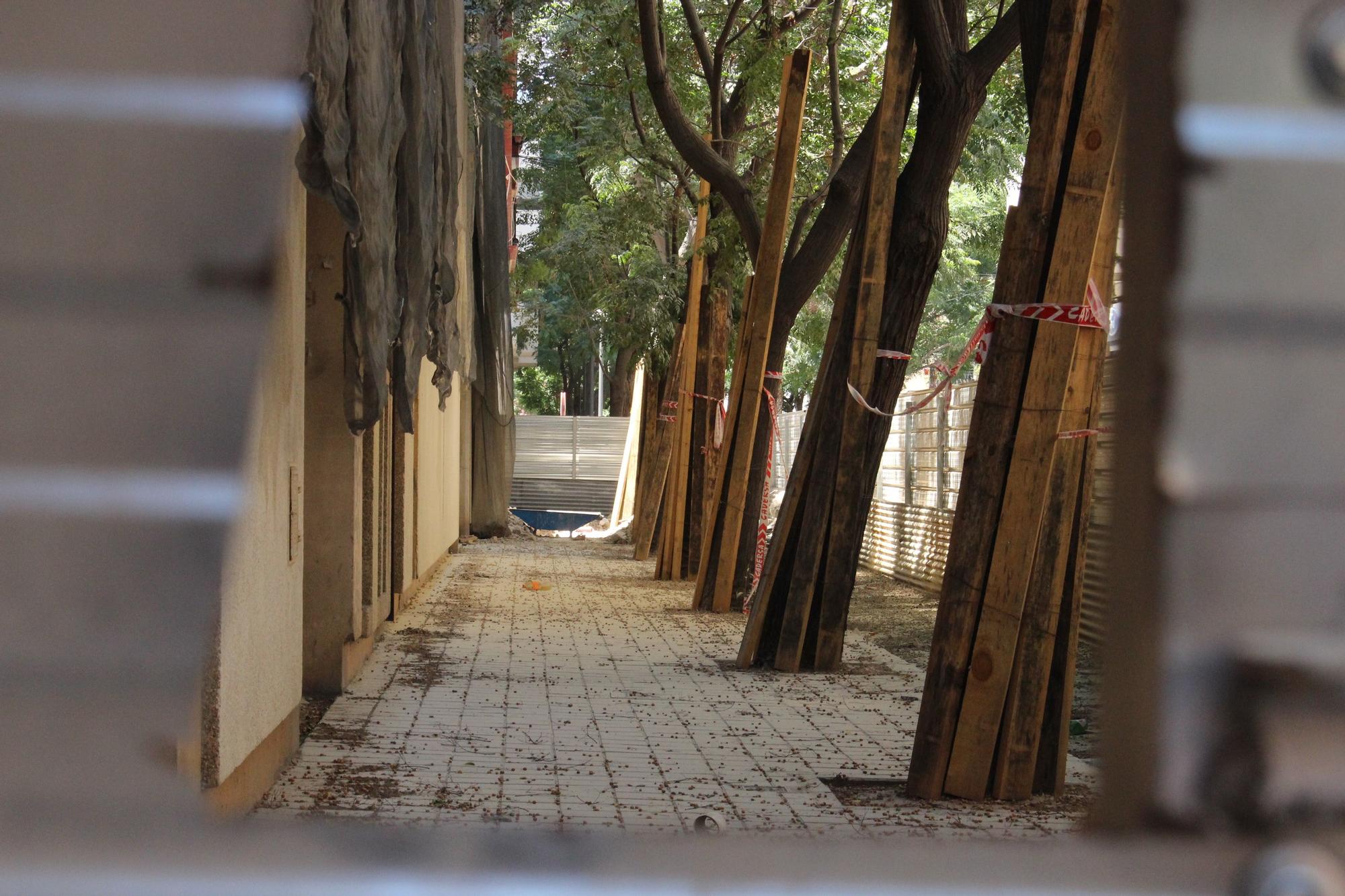 Empiezan los derribos en la antigua fábrica Aracil del Camí Fondo