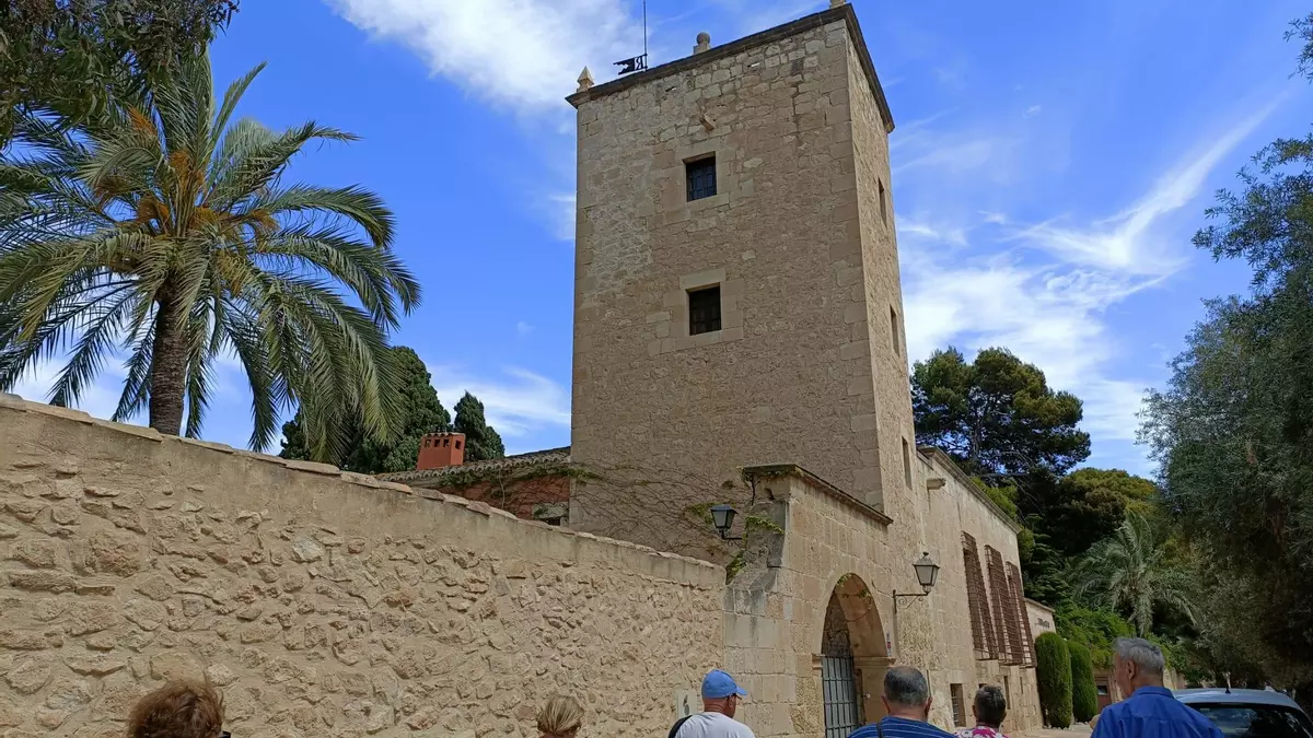La Sociedad Cultural Deportiva San Blas visita las Torres de la Huerta