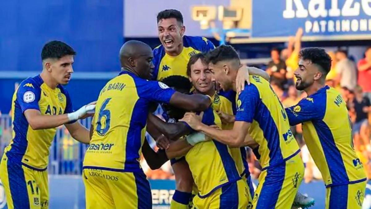 El Alcorcon celebra el tanto de Addai