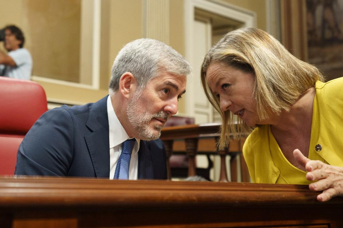 Primera sesión del debate de investidura en el Parlamento de Canarias