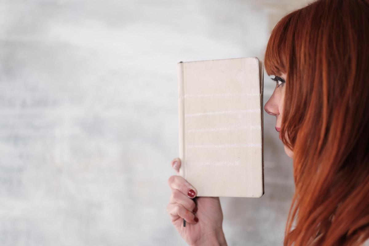 La vila-realense Paula Bonet afronta un nuevo reto profesional en esta serie de encuentros con autoras de reconocido prestigio.