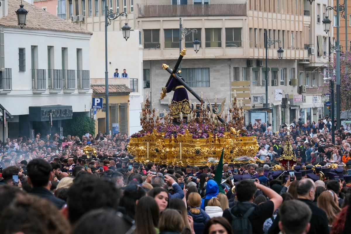 El Nazareno del Perdón, por el puente de la Aurora.