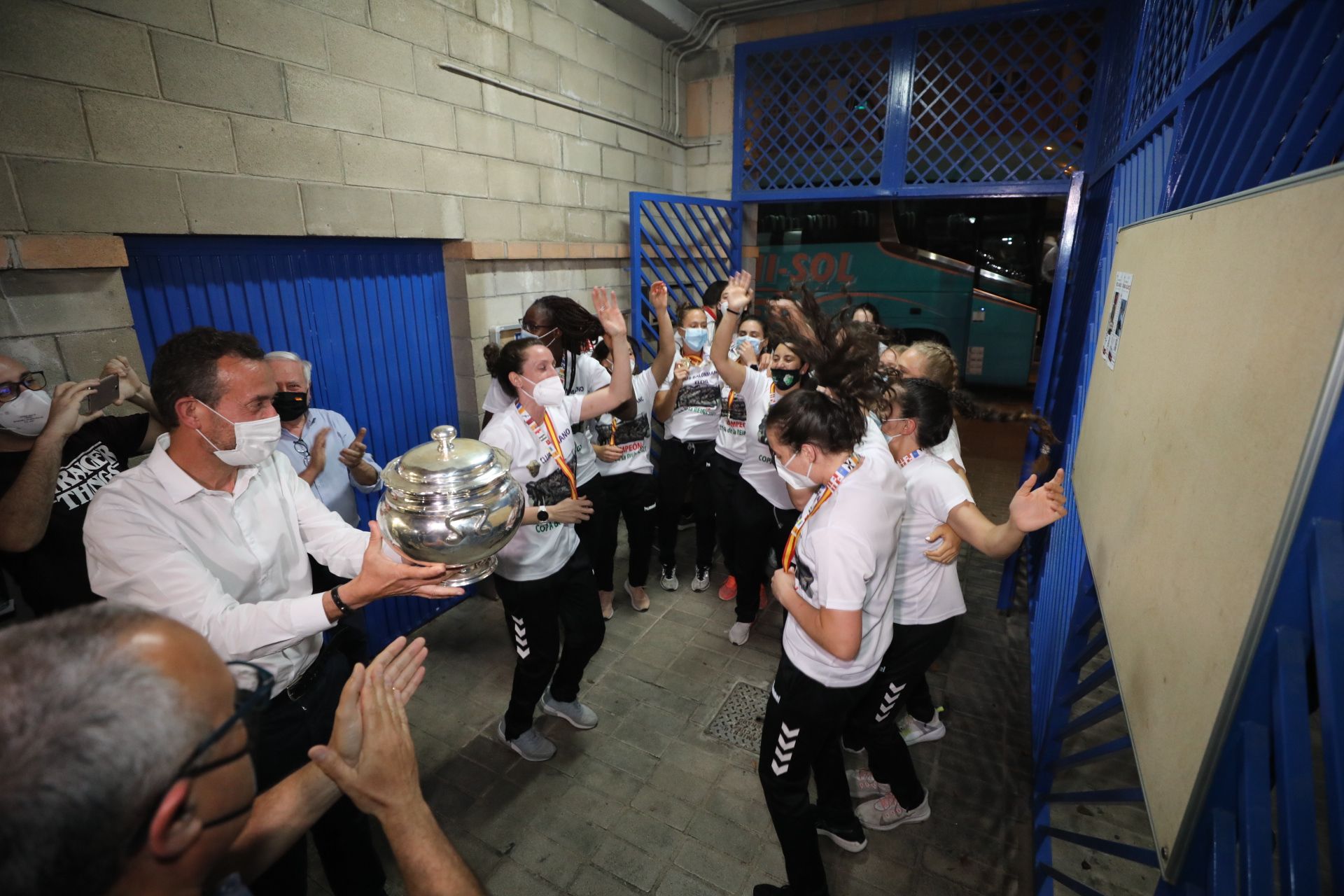 Recibimiento y celebración de las campeonas de la Copa de la Reina en su casa de Carrús