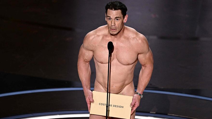 John Cena, desnudo, en su intervención sobre el escenario de los Oscar