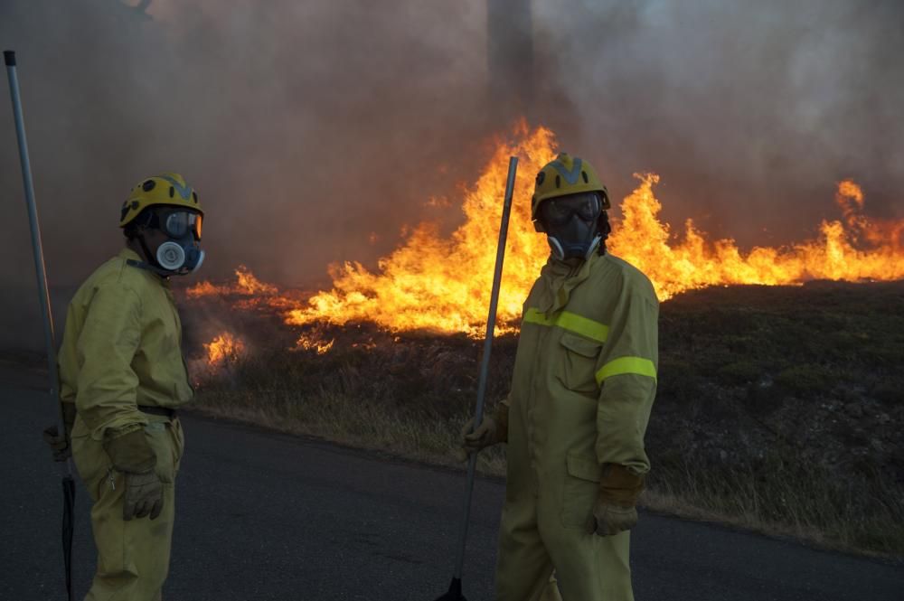 Avión sufre 4 incendios simultáneos