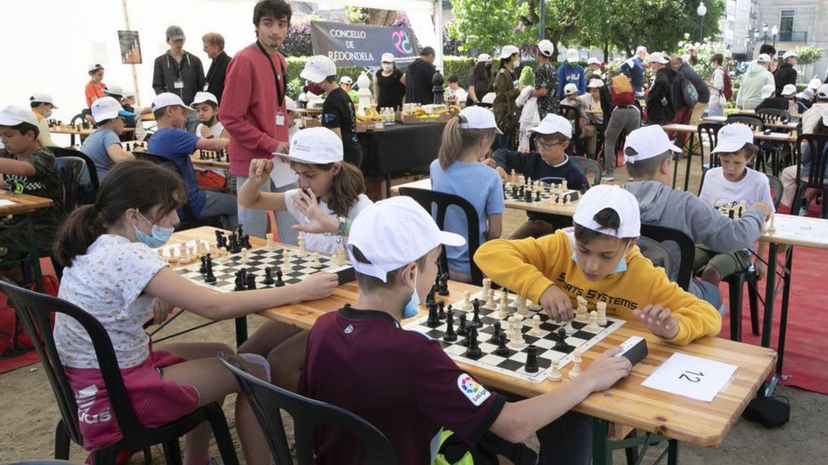 El ajedrez une a los escolares de Redondela | RICARDO GROBAS