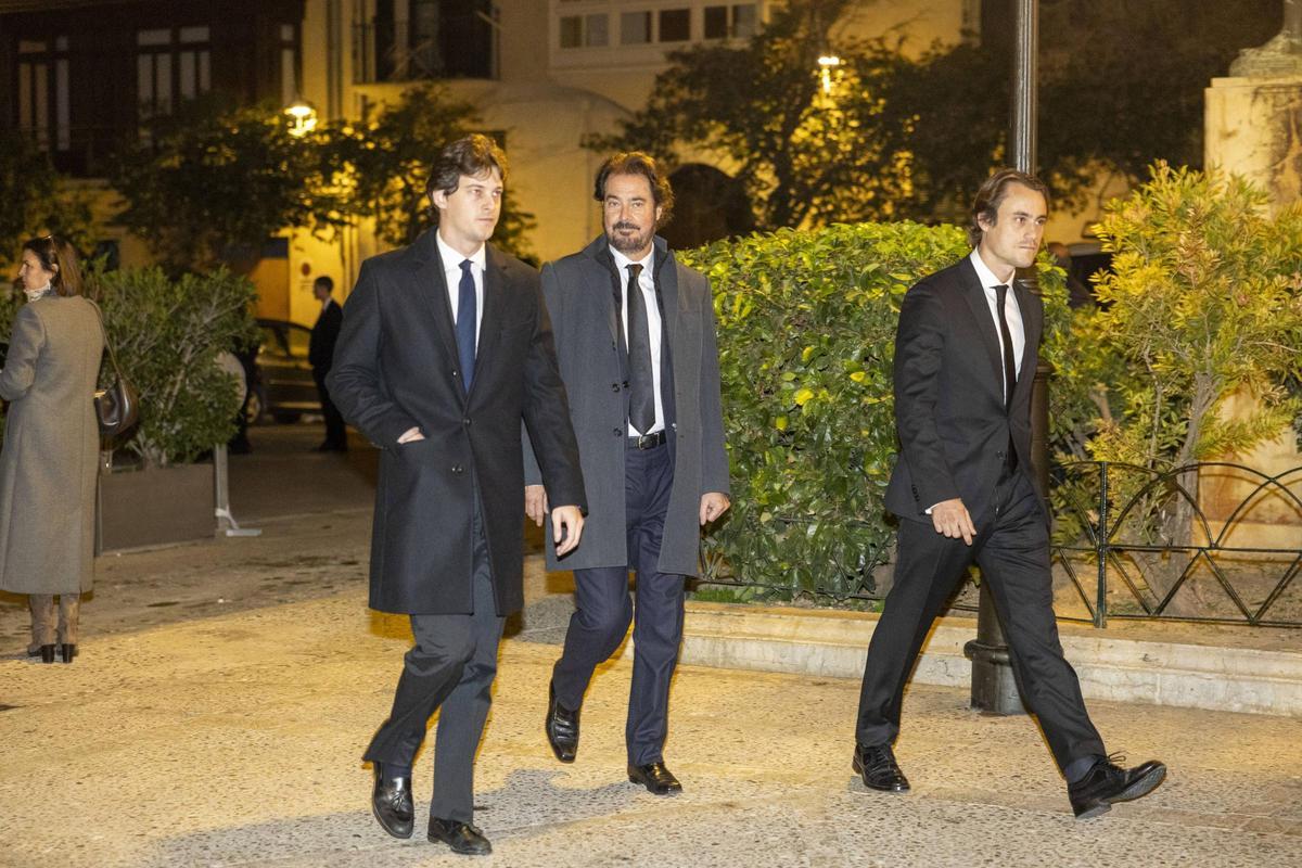 Sebastián Escarrer Jaume, en el centro, el día del funeral de su padre, en novimebre pasado.