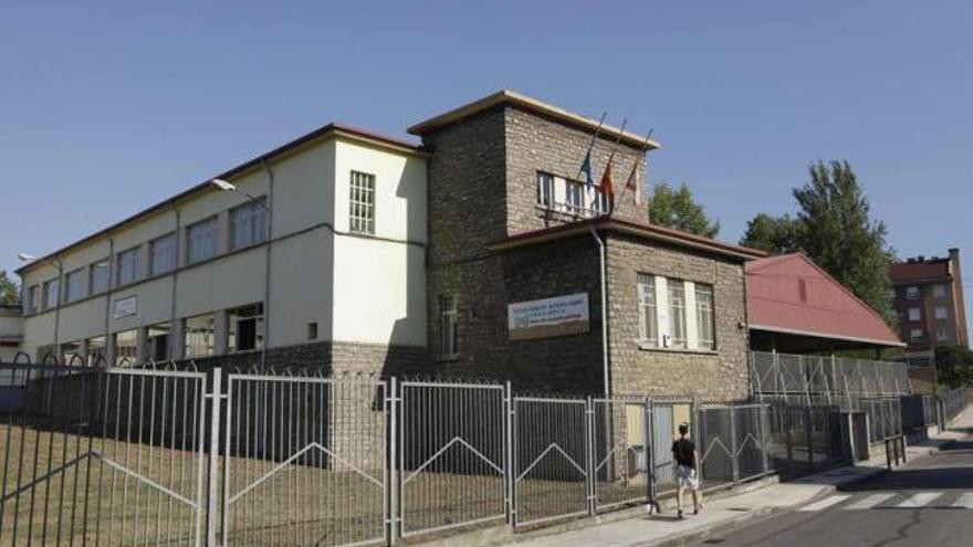 El colegio Alfonso Camín, en el barrio de Roces.