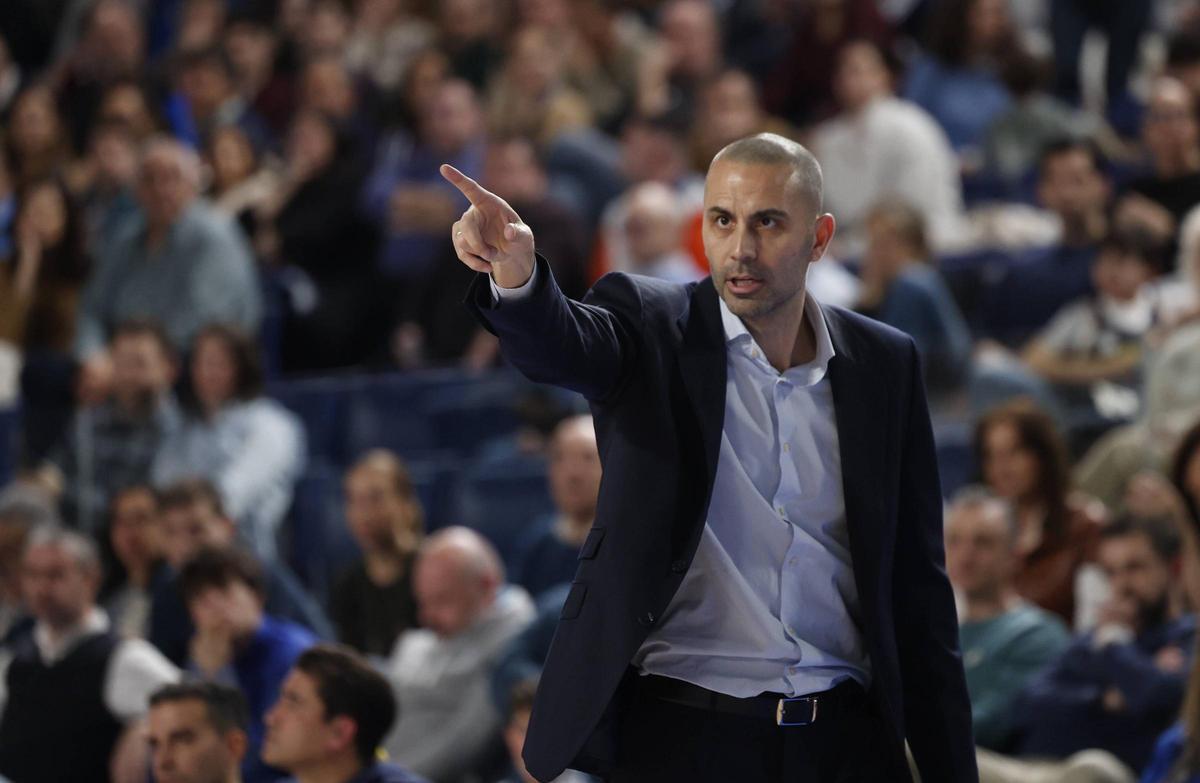 EN IMÁGENES: Así fue el Alimerka Oviedo Baloncesto-Súper Agropal Palencia en el Palacio de los Deportes