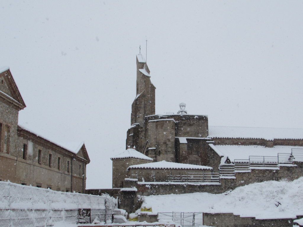 La nieve cubre Morella de blanco