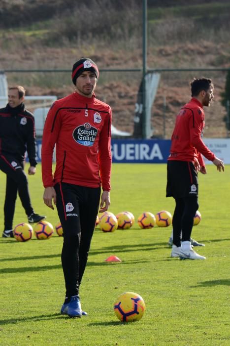 El preparador deportivista, Natxo González, ha facilitado la convocatoria del equipo coruñés tras el entrenamiento de esta mañana.
