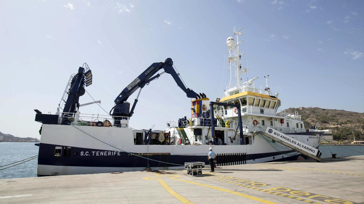 Un buque con sonar y un robot submarino se dirige a Tenerife para la búsqueda de las niñas