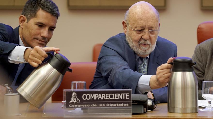 Tezanos niega que el CIS esté desprestigiado y acusa al PP y Vox de intentarlo sin éxito