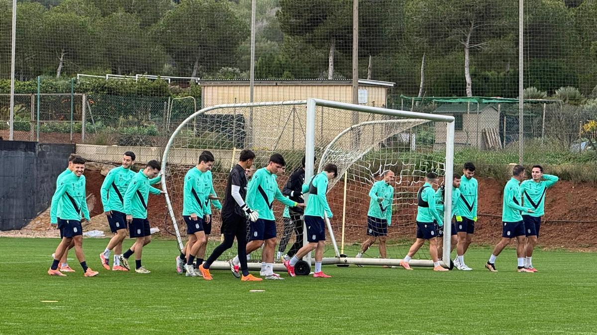 La plantilla del FC Cartagena, en su último entrenamiento de la semana.
