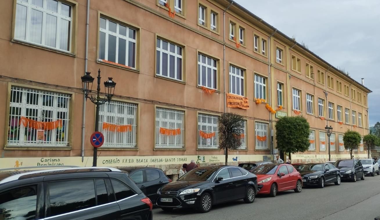 EN IMÁGENES: Así se están movilizando los profesores de colegios concertados en Asturias