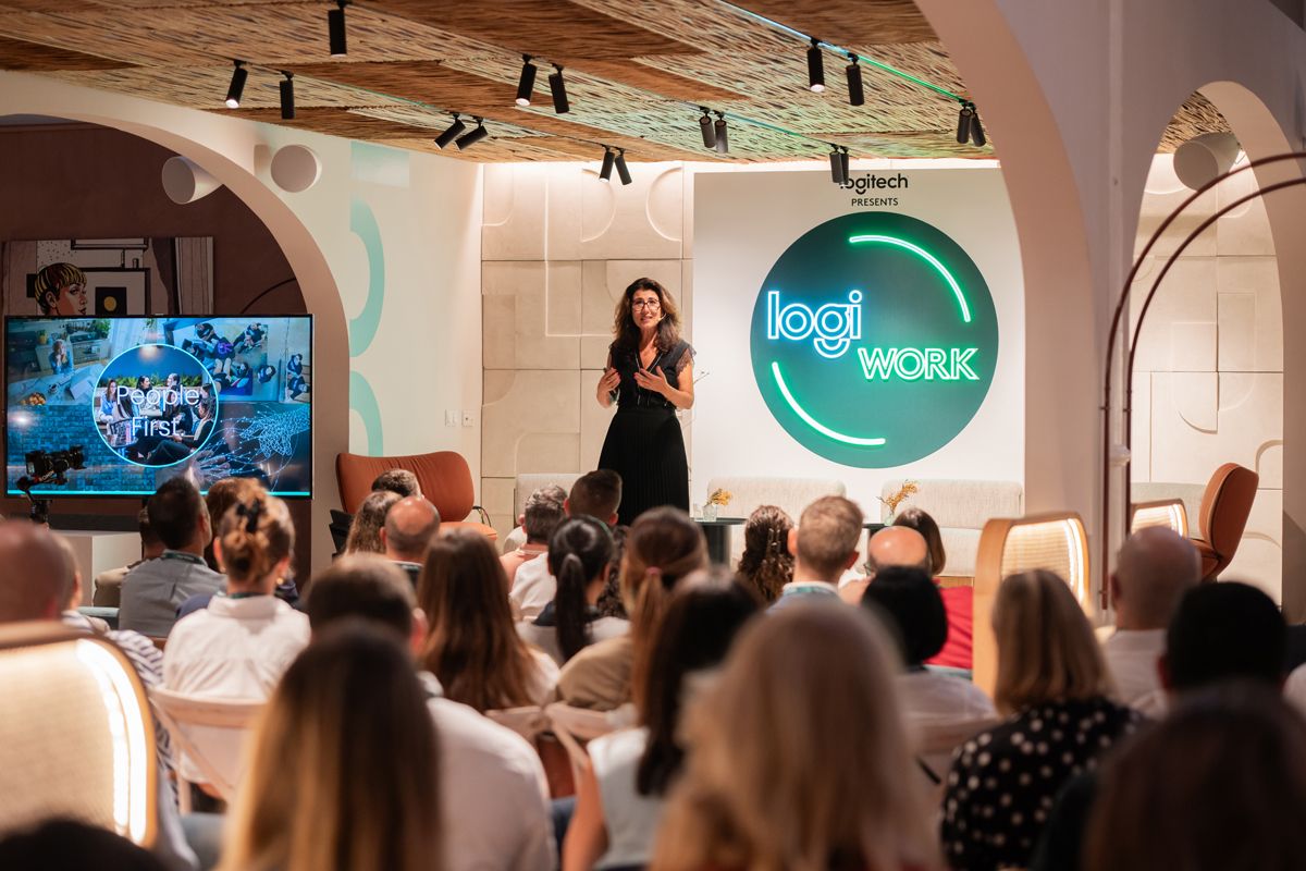La Directora General de Logitech Personal Workspace Solutions, Delphine Donnél, durante el primer Logi WORK que se celebra en Barcelona