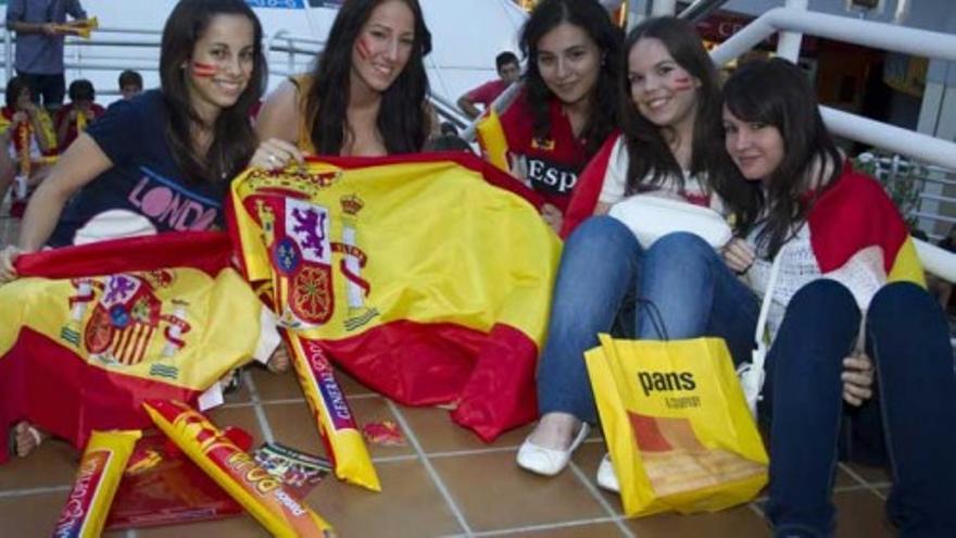 La afición anima a 'la Roja' desde España