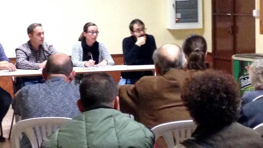 Reunión de los responsables municipales con los vecinos del barrio