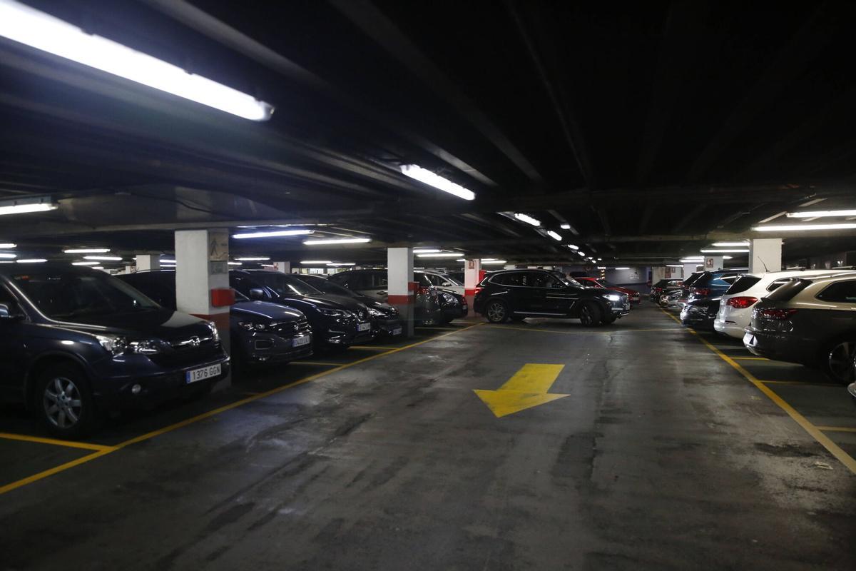 APARCAMIENTO DE LA ESCANDALERA. ACCESOS. USUARIOS. COCHES APARCADOS. APARCAMIENTO. PARKING