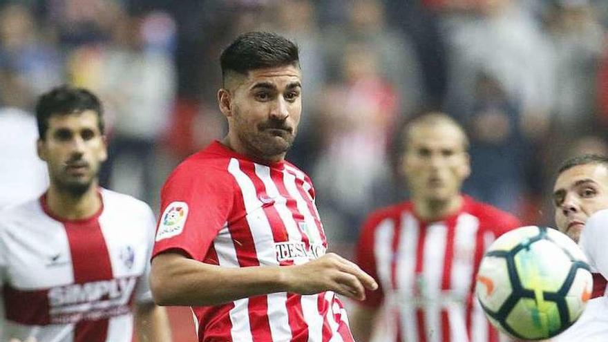 Carlos Carmona, en el partido ante el Huesca.