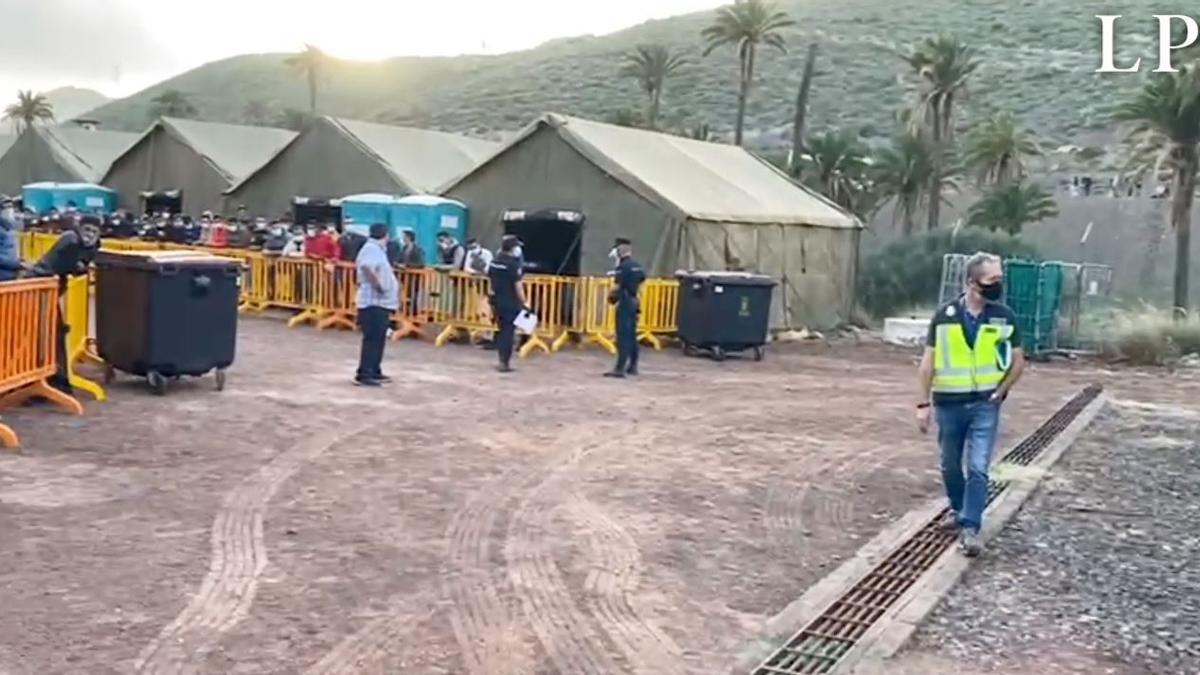 Traslado de migrantes al campamento de Barranco Seco (19/11/2020)
