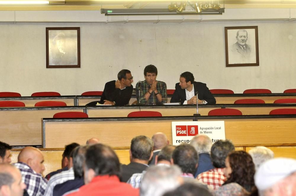 Asamblea del PSOE en la Casa del Pueblo de Mieres