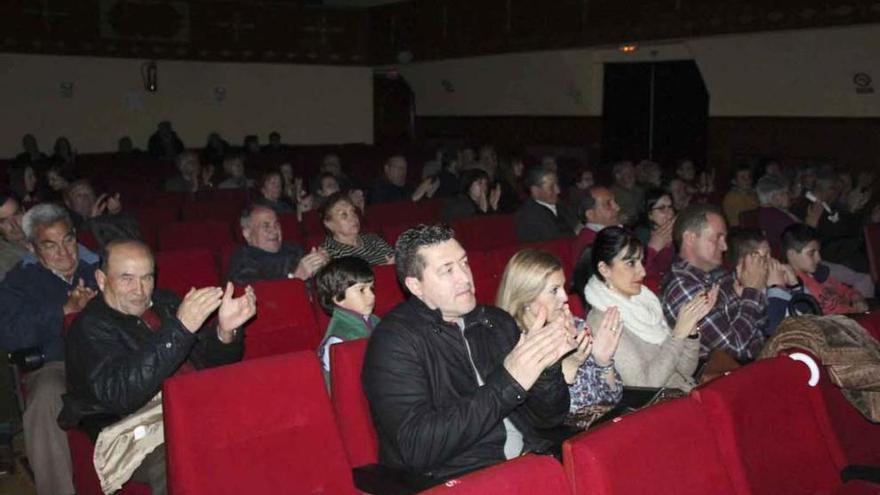 Asistentes al evento taurino celebrado en el Teatro Municipal.