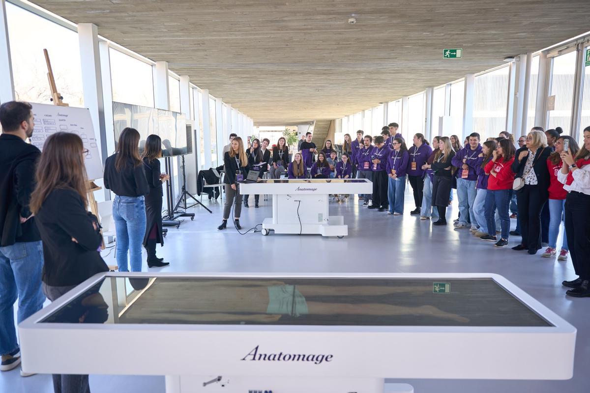 La Universidad San Jorge refuerza su innovador modelo educativo con el primer Anatomage Tournament celebrado en España
