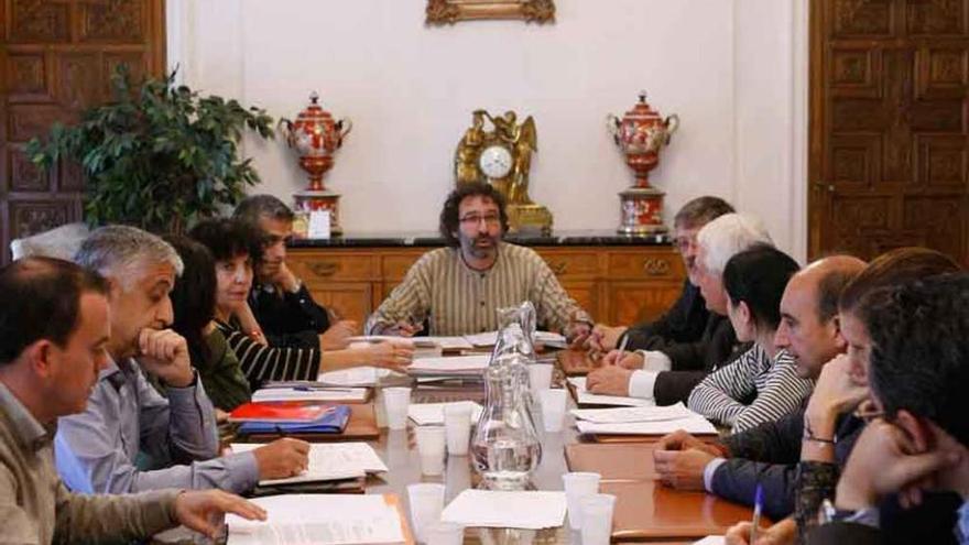 El consistorio consigna 670.000 euros para pagar la extra suprimida en el 2012