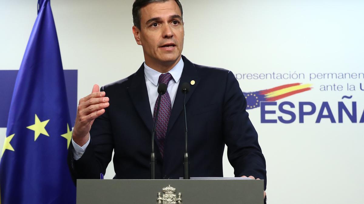 Archivo - El presidente del Gobierno, Pedro Sánchez, en rueda de prensa en Bruselas al término del Consejo Euopeo