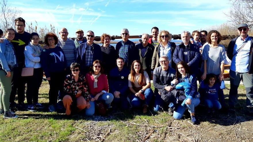 La consellera de Transición Ecológica y el vicealcalde de València, Mireia Mollà y Sergi Campillo, junto al resto de asistentes a la jornada, ayer en el Palmar.