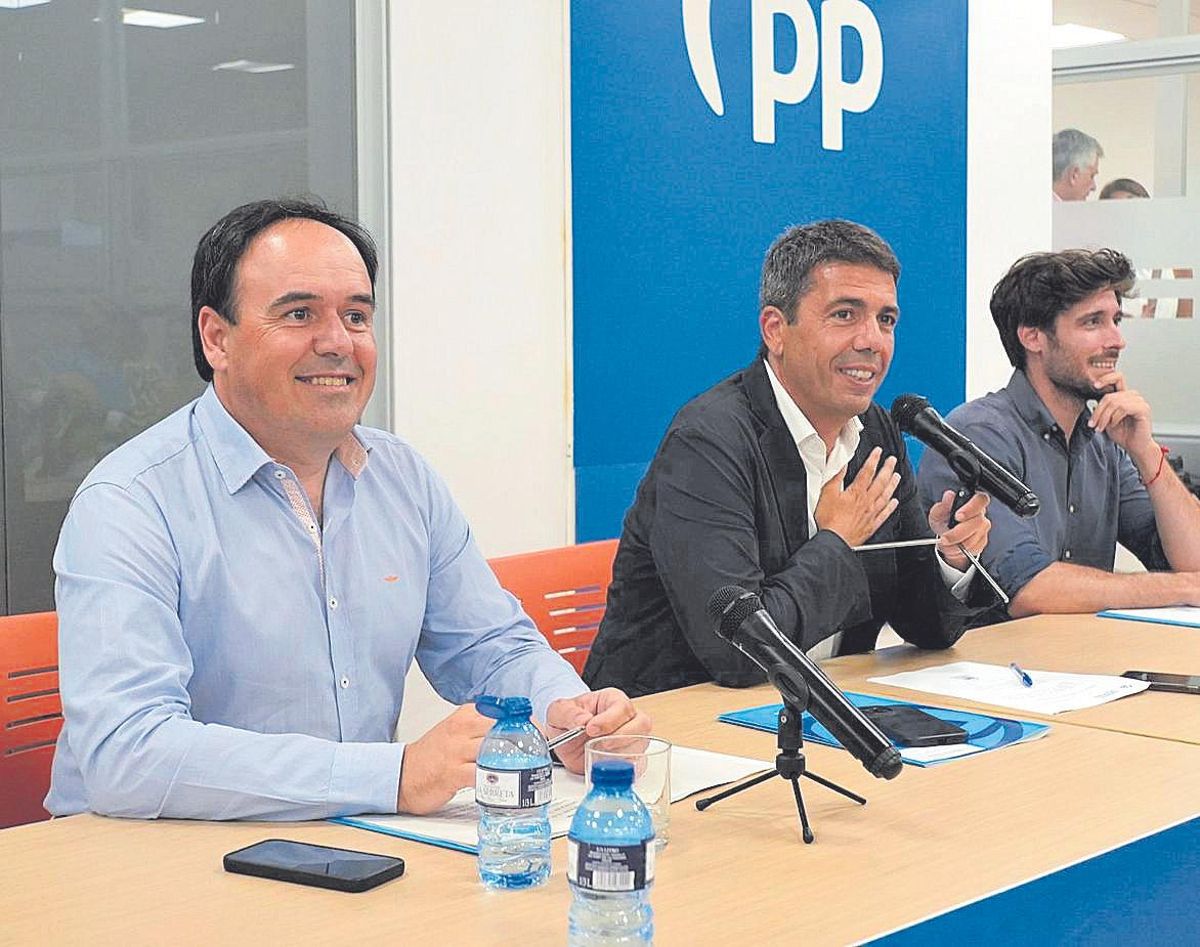 Pérez Llorca asume ser secretario general del PPCV, en una foto junto a Carlos Mazón