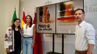 Un paseo con mascotas difunde la labor del Centro de Protección Animal de Badajoz