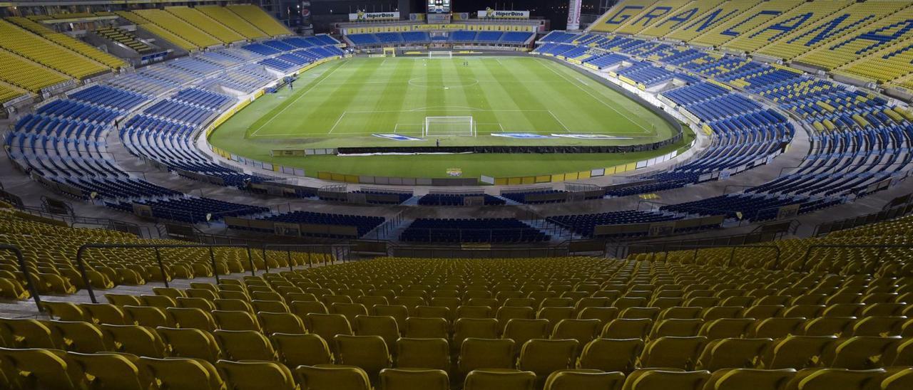 Imagen del Estadio de Gran Canaria, desde el graderío de la Curva, del pasado 2021, al término de un encuentro a puerta cerrada por la pandemia.  | | LP / DLP