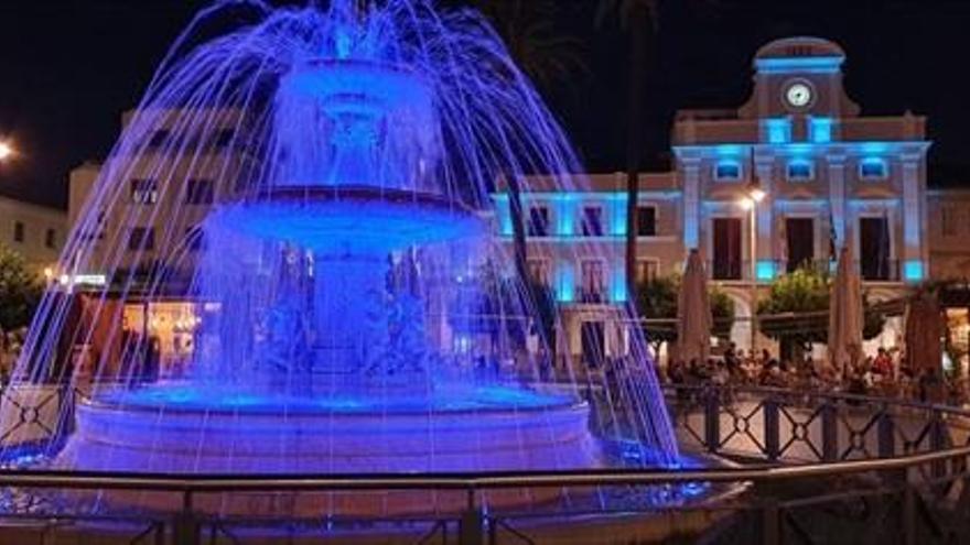 Iluminación azul y púrpura de la Plaza España